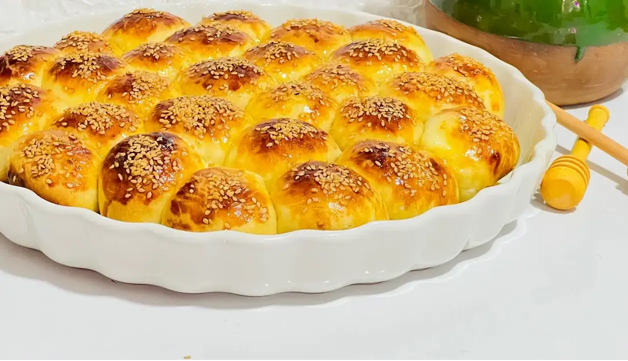 فطایر پنیری؛ دستور پخت نان نرم و پنبه‌ای خانگی